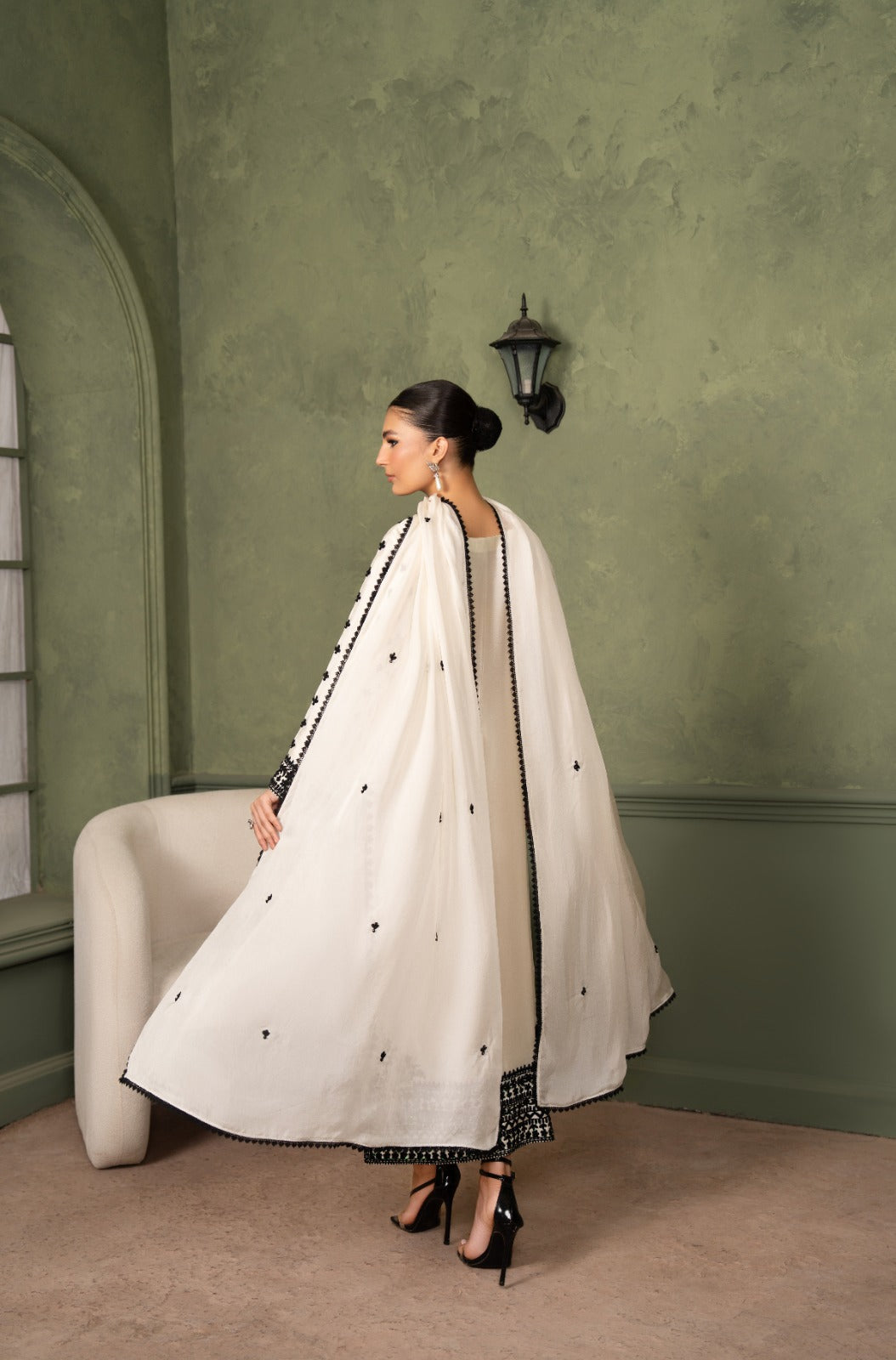 Noir Ivory – Ari Work Long Shirt with Central Motif Dupatta | 3-Piece Luxury Formal